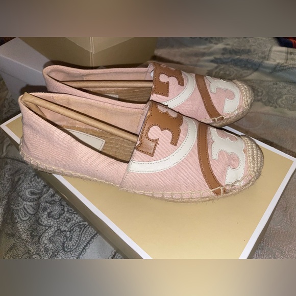 Saaaaleee Tory Burch loafer 🤍💕mint condition - Picture 1 of 5